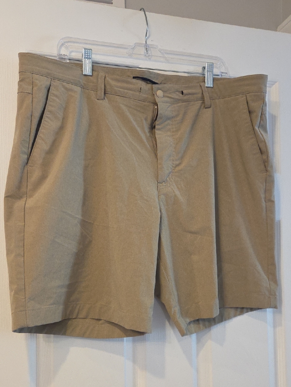 Vineyard Vines Men's Tan Flat-Front Shorts
